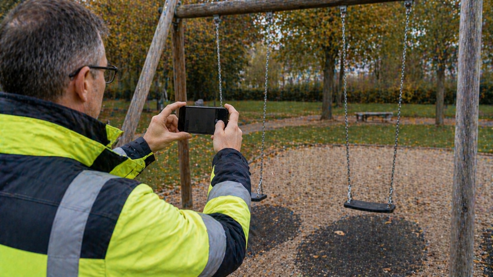 Kommunen dokumentiert spielplatzkontrolle mit dem Smartphone